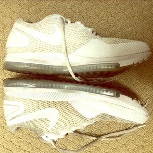 VT2 sneakers; good condition